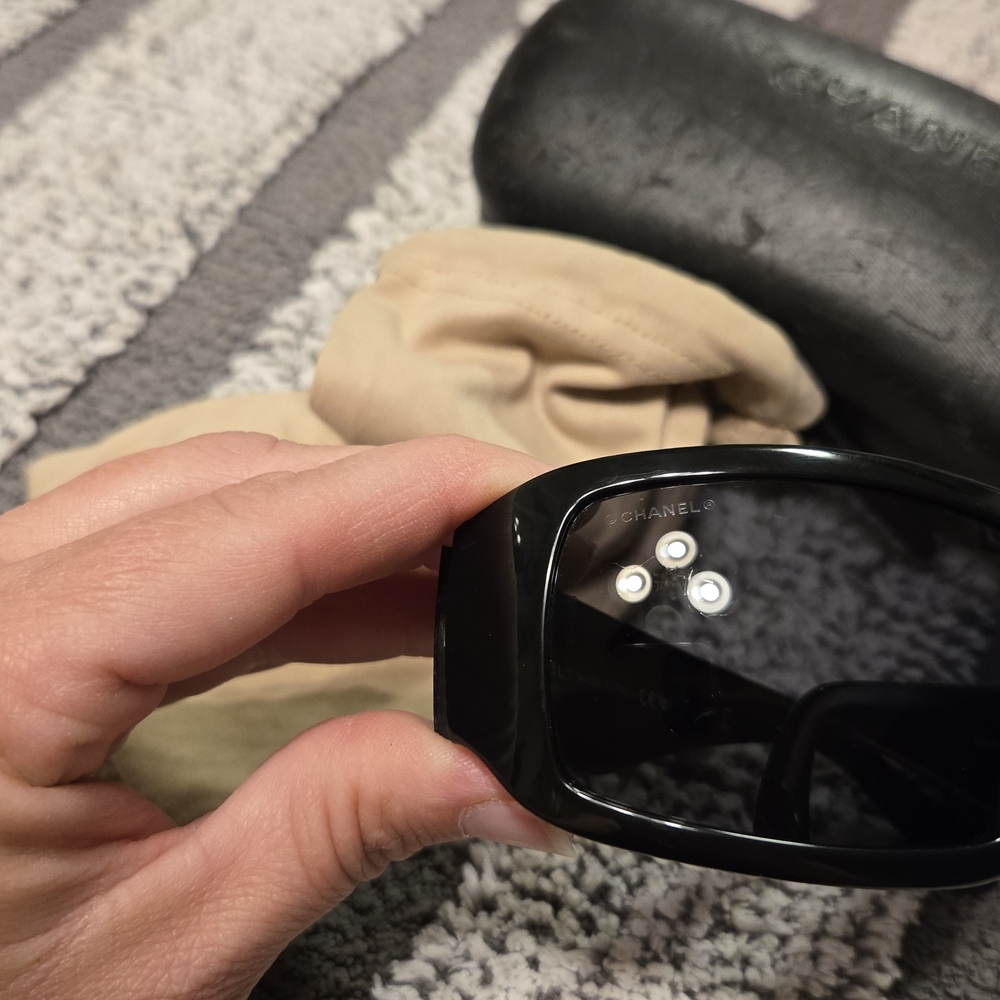 CHANEL Black Sunglasses - Picture 7 of 9